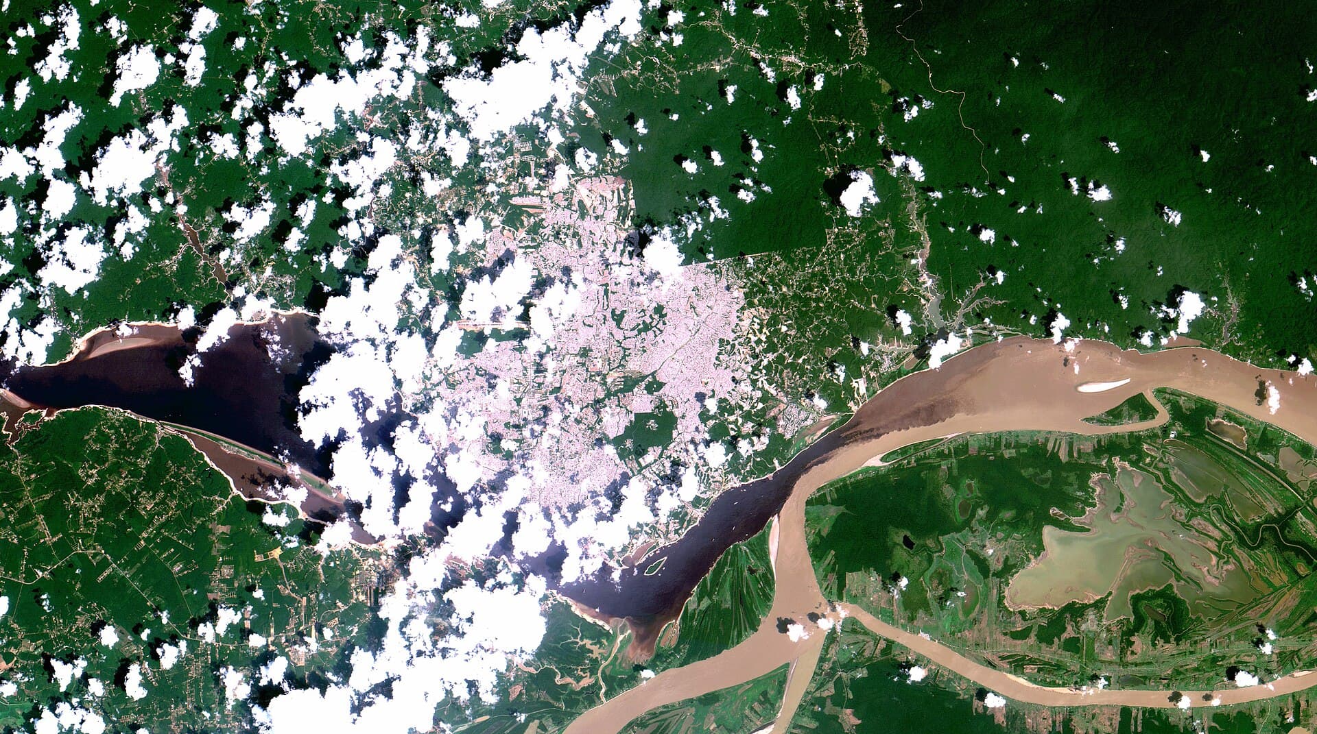 Encontro das Águas, confluência dos rios Negro e Solimões, perto de Manaus