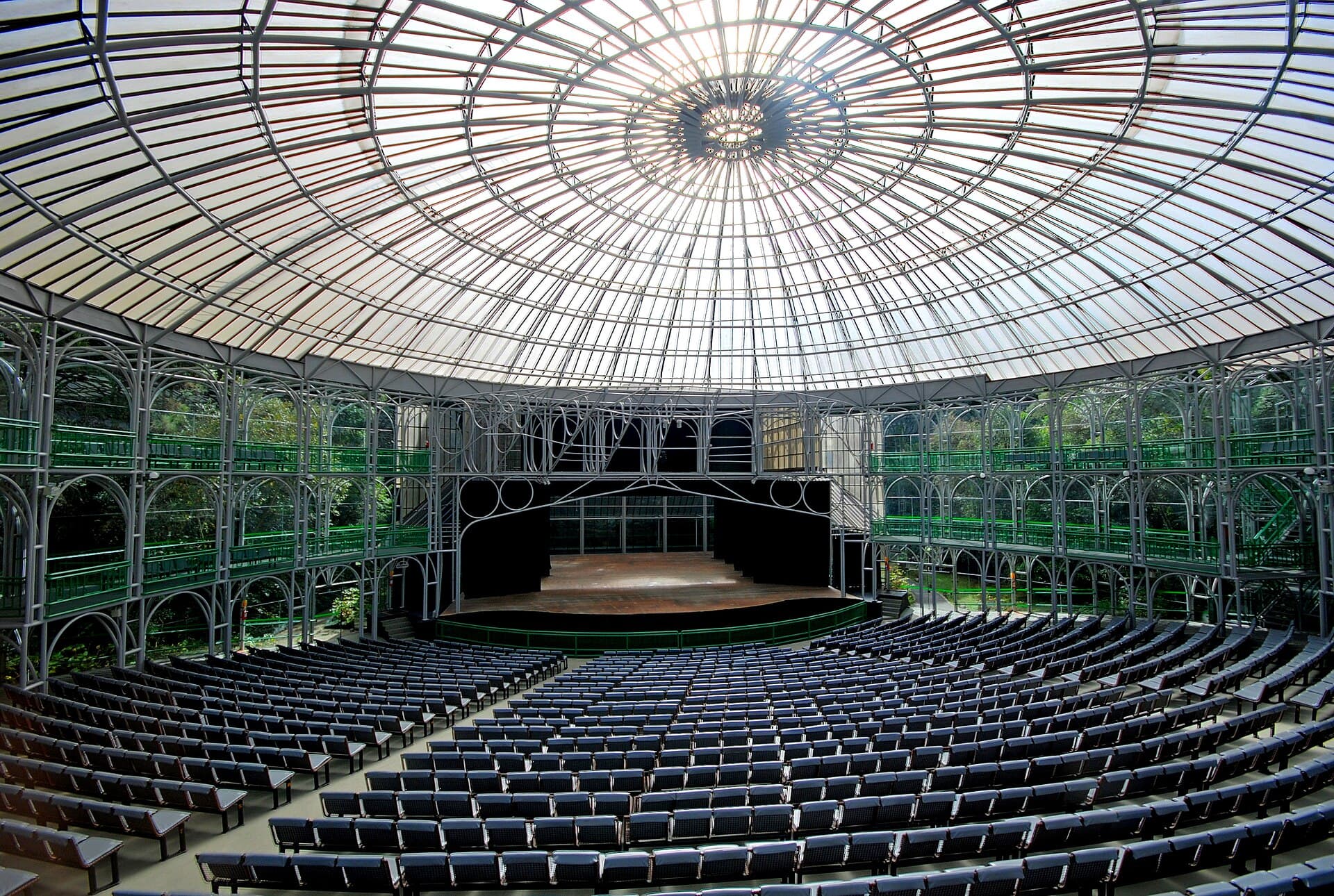 Ópera de Arame, teatro de estrutura metálica em Curitiba