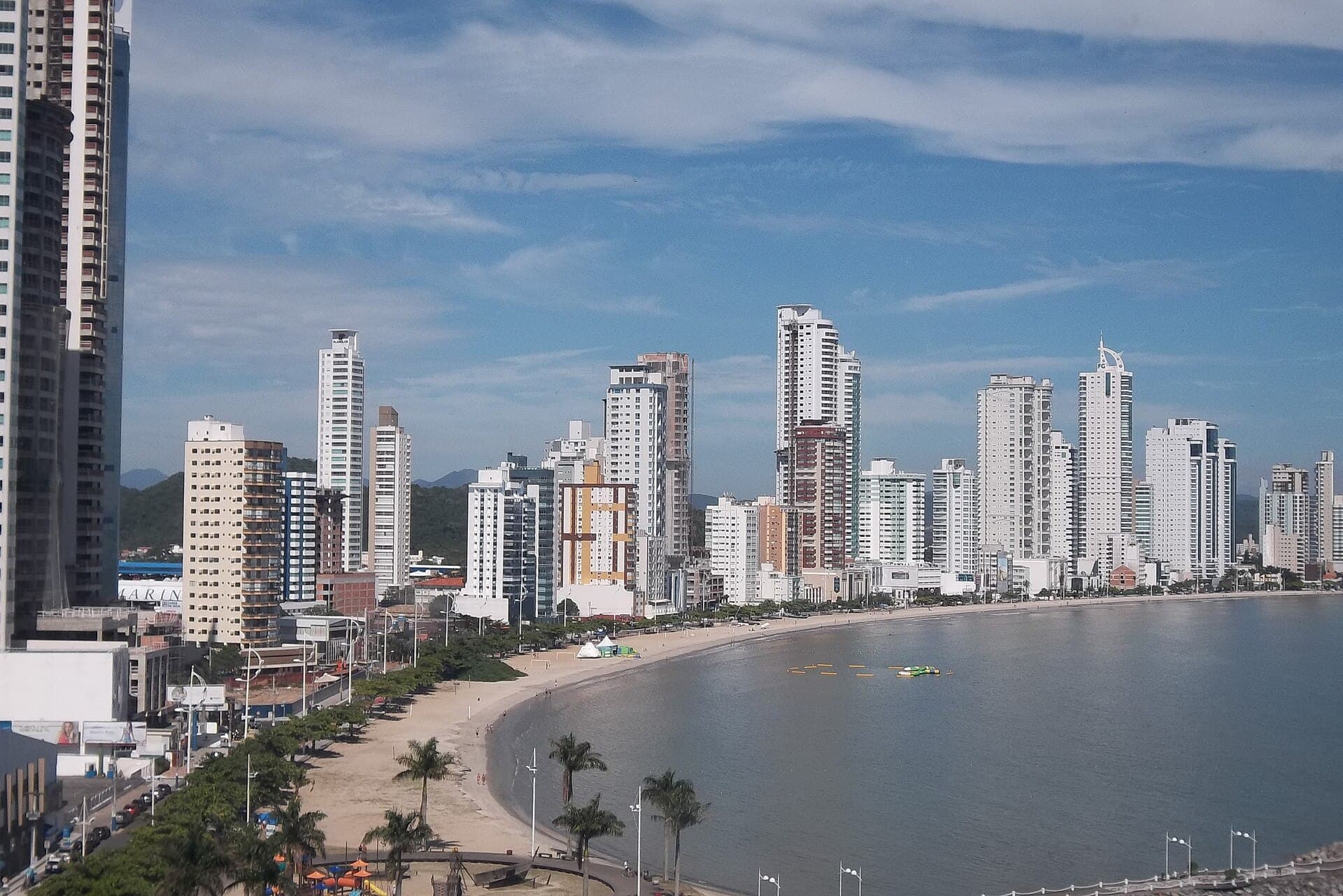 Skyline de arranha-céus em Balneário Camboriú