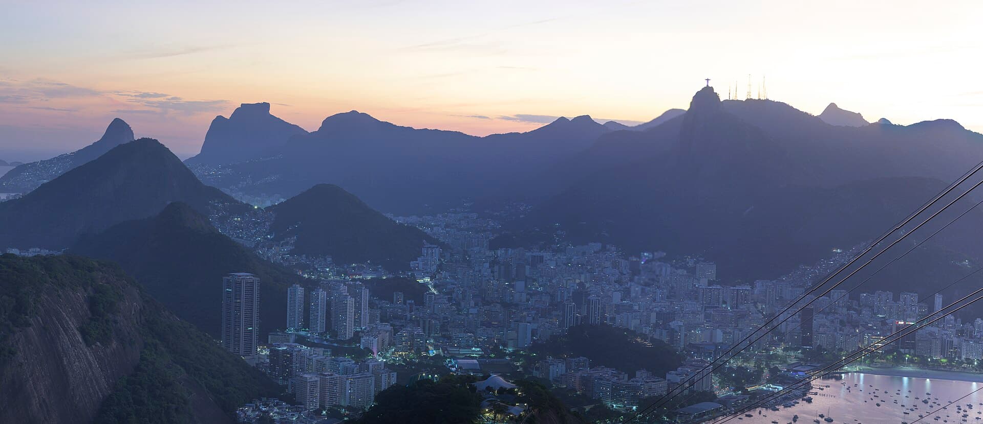 Vista da Baía de Guanabara com o Pão de Açúcar, no Rio de Janeiro