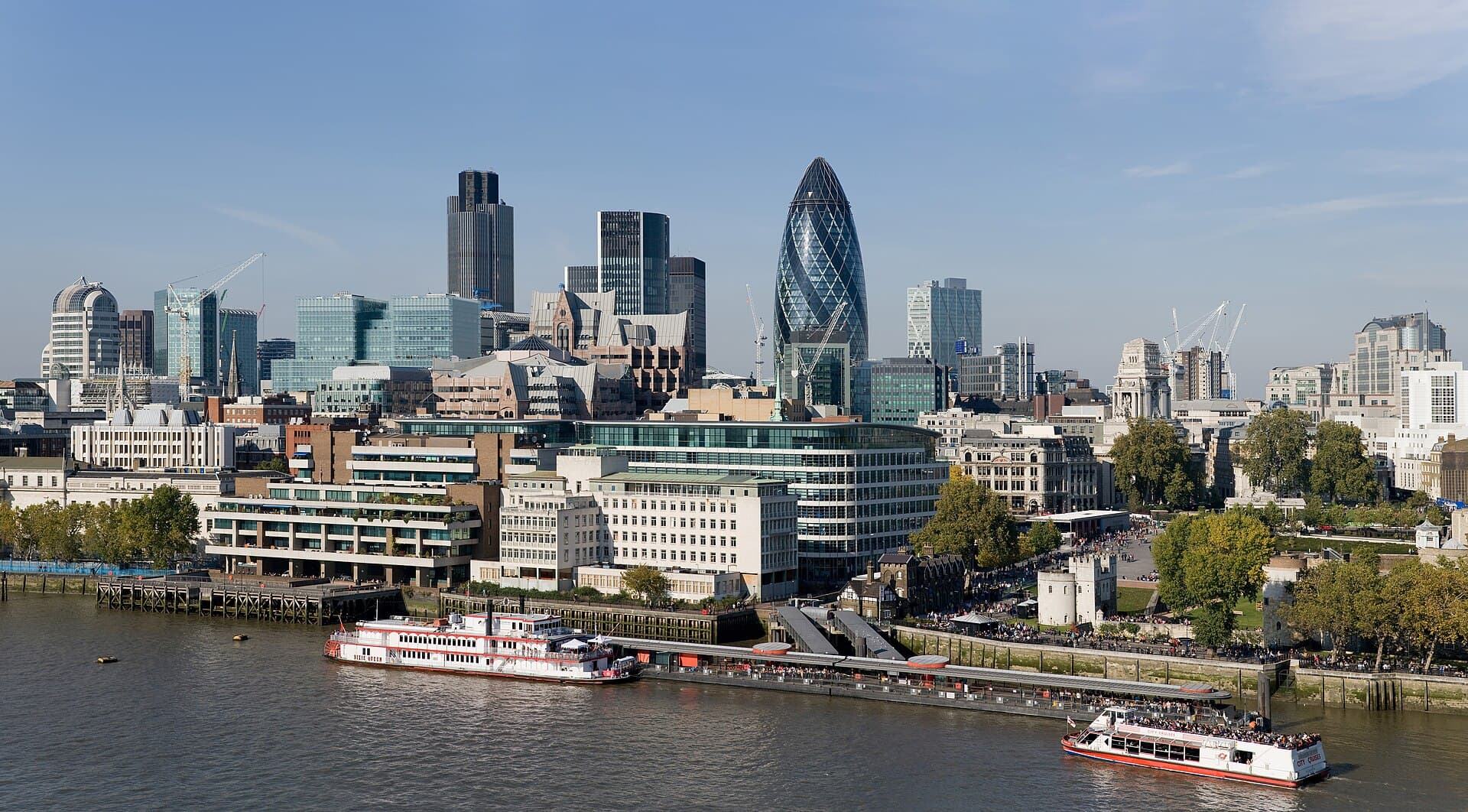 Vista do horizonte de Londres às margens do Tâmisa